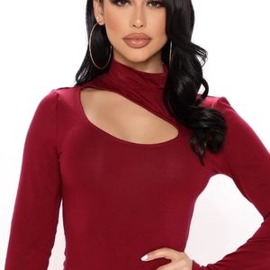 NWOT Willow Front Cut Out with  Mock Neck Top Burgundy